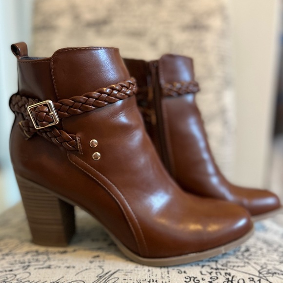 American Eagle Ankle Booties - Picture 1 of 4